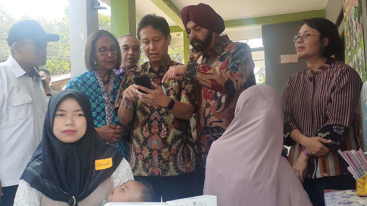 "Tugas kami, Bank Dunia, tidak hanya memberikan uang tapi juga berbagi keberhasilan, pengetahuan. Jadi apa yang saya pelajari di sini adalah kesukarelawanan,"