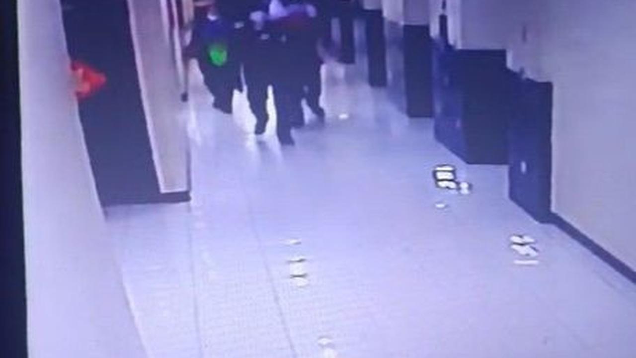 VIDEO: Ciuman Terakhir Satu Keluarga Tewas Jatuh dari Apartemen dengan Tangan Saling Terikat