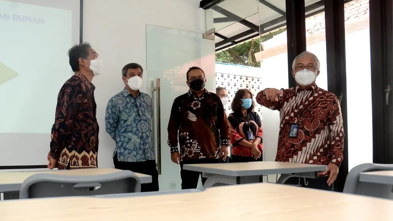 Plt Direktur Utama Bank BTN Nixon LP Napitupulu saat silaturahmi dengan Rektor UGM di Yogyakarta
