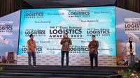 Chief Executive Officer (CEO) CKB Logistics Iman Sjafei saat menerima penghargaan di ajang Bisnis Indonesia Logistics Award (BILA) 2023