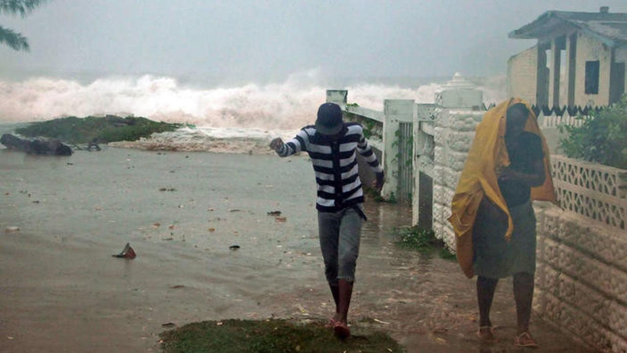 Badai Gilbert memporak prandakan Jamaika pada 1988 (AP/Collin Reid)