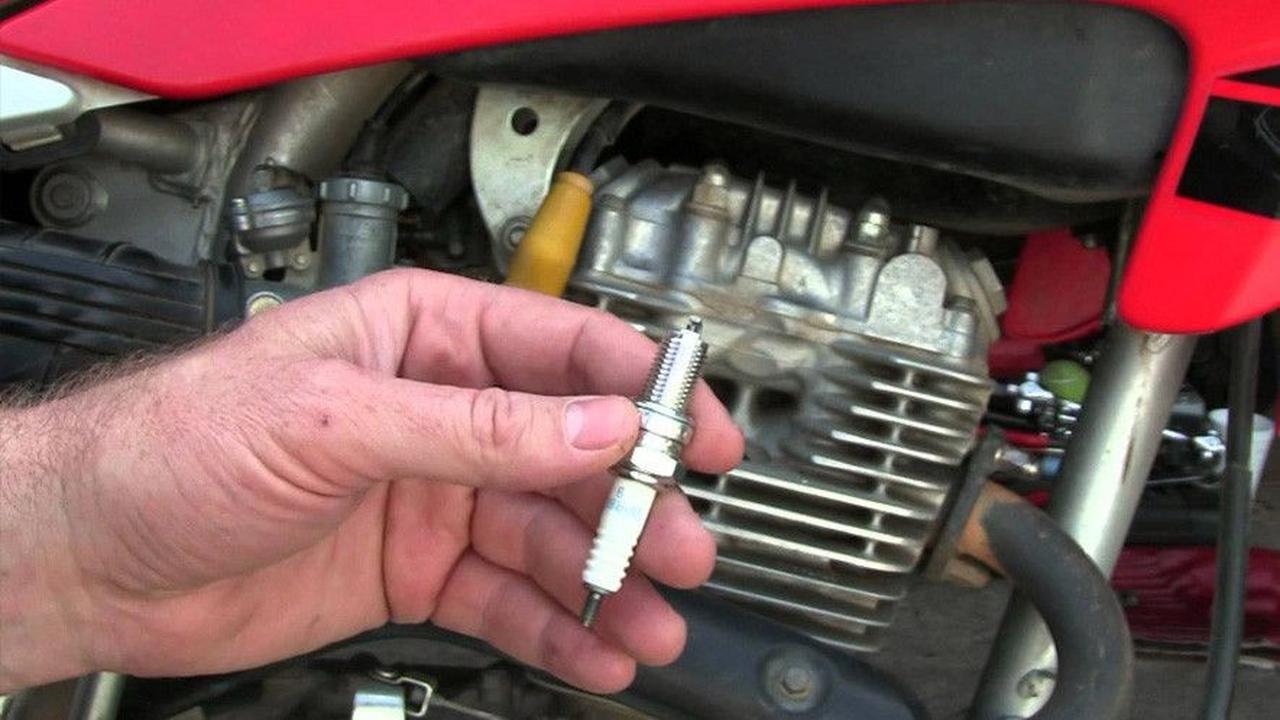 7 Kerugian yang Ditimbulkan Akibat Penggunaan Busi Palsu di Motor