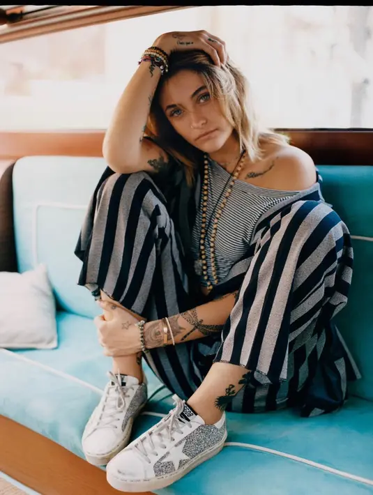 Dilansir dari HollywoodLife, ternyata pria tersebut adalah sepupu Paris sendiri. (instagram/parisjackson)