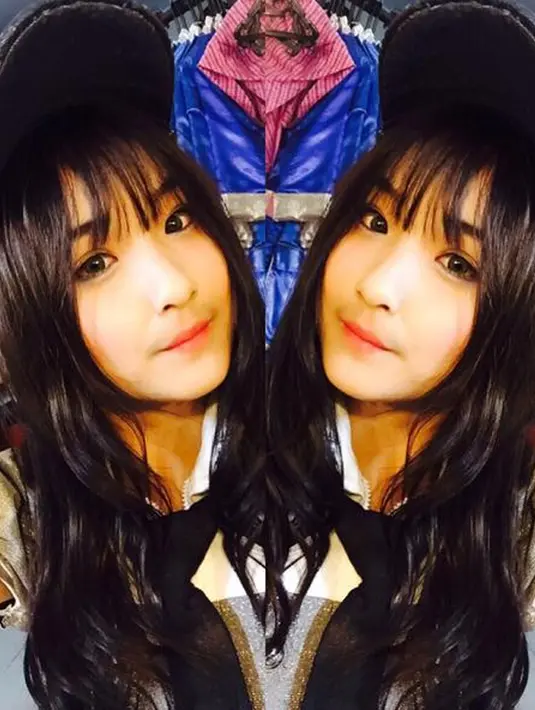 Lengkapnya 'Ing Ngarso Sung Tulodo, Ing Madyo Mangun Karso, Tut Wuri Handayani'. `Maknanya, 'di depan memberi teladan, di tengah membangkitkan niat atau kemauan, dan di belakang memberi dorongan  moral'. (Via Twitter/@Della_JKT48)