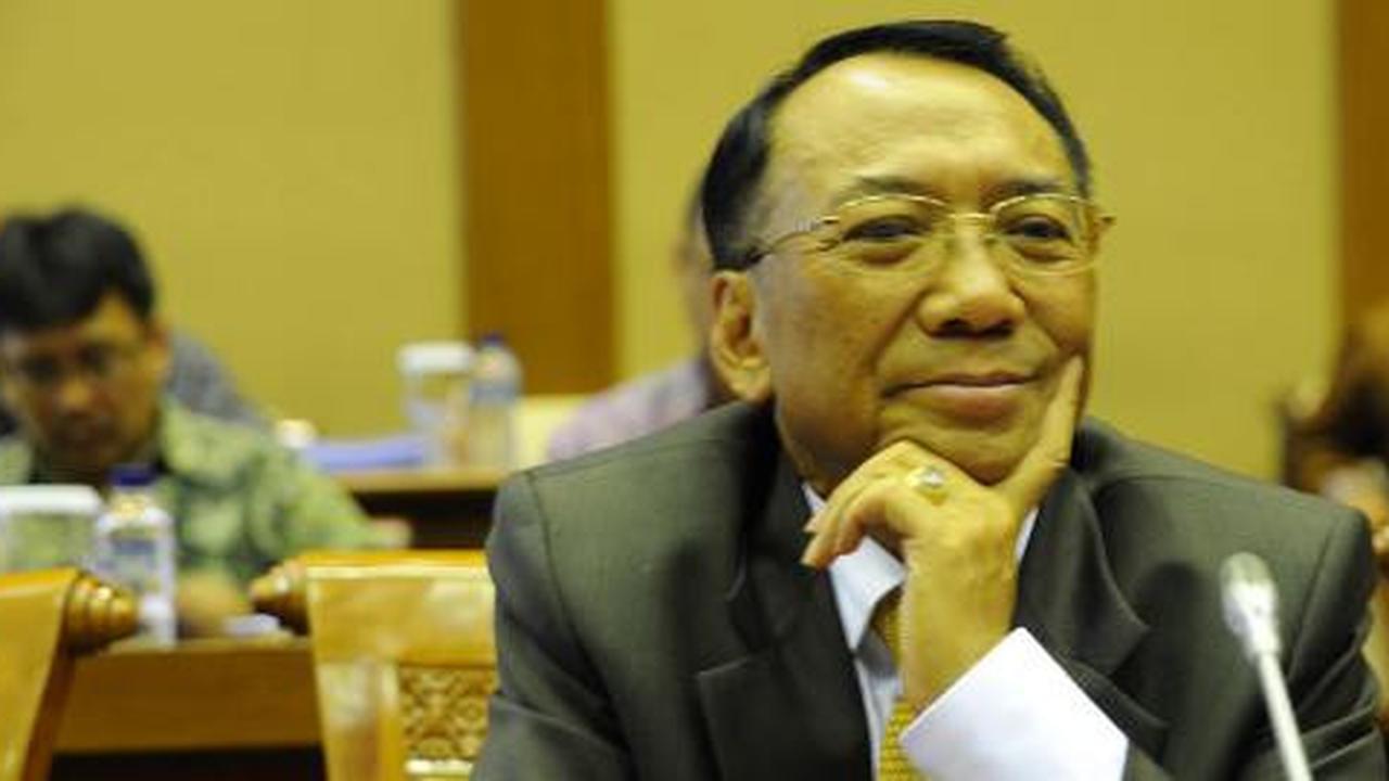 Menteri ESDM Jero Wacik dilaporkan ke KPK