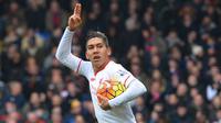 Pemain lincah Liverpool, Roberto Firmino mencetak satu gol saat timnya menang atas tuan rumah Crystal Palace pada lanjutan Liga Inggris pekan ke-29.  (AFP/Glyn Kirk)