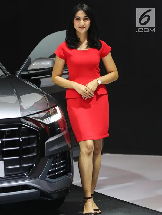 Model hiasi stan pameran GAIKINDO Indonesia International Auto Show (GIIAS) 2019 di ICE BSD, Tangerang, Kamis (18/9/2019). Kehadiran model menghiasi perhelatan otomotif GAIKINDO Indonesia International Auto Show (GIIAS) 2019 di ICE BSD City. (Liputan6.com/Fery Pradolo)