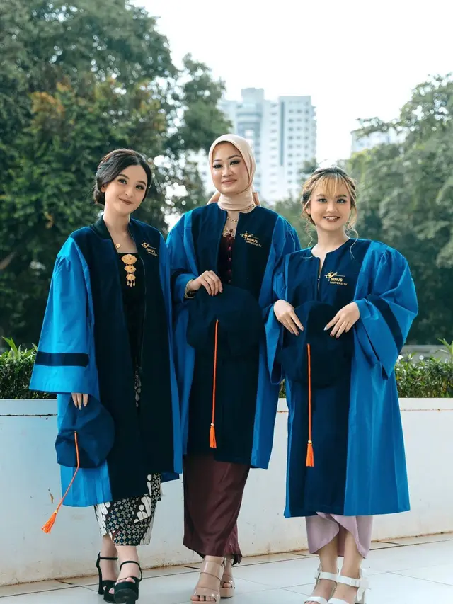 7 Potret Putri Sulung Ria Enes, Athala Rania yang Baru Saja Lulus Kuliah