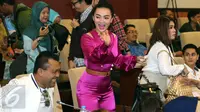 Penyanyi Dangdut Zaskia Gotik saat mengikuti Sosialisasi 4 Pilar di Komplek Parlemen Senayan, Jakarta, (7/4). Sosialisasi 4 pilar ini di gagas oleh fraksi PKB. (Liputan6.com/JohanTallo)