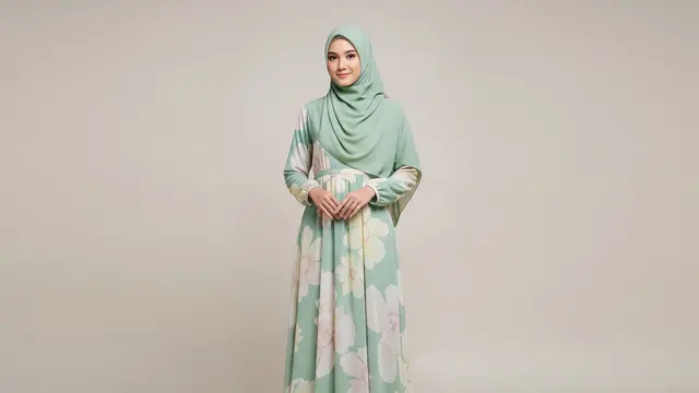 Gamis Motif Bunga Pastel Berpotongan Empire Waist