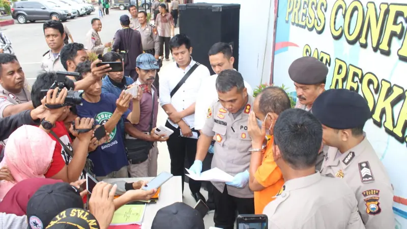 Kades Bategulung Korupsi Dana Desa (Fauzan/Liputan6.com)