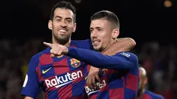 Pemain senior Barcelona lain yang mau berkorban untuk masalah keuangan Blaugrana adalah Sergio Busquets (kiri). Mereka rela dipotong gajinya demi mendaftarkan Memphis Depay, Eric Garcia dan Rey Manaj ke dalam skuat untuk melawan Real Sociedad pada minggu lalu. (Foto: AFP/Josep Lago)