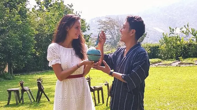 [Bintang] Dimas Anggara dan Nadine Chandrawinata