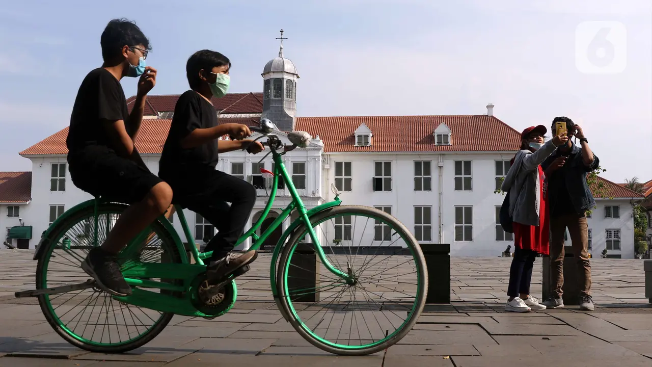 FOTO: Libur Panjang di Masa PSBB Transisi, Kawasan Kota Tua Mulai Dipenuhi Wisatawan