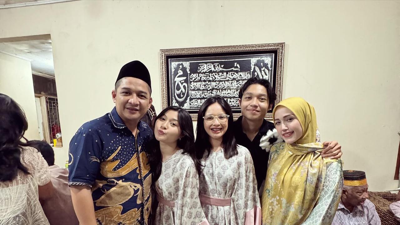 Kebersamaan Adelia Wilhelmina Bareng 2 Anak Perempuan Okie Agustina, Akrab - Terlihat bak Kakak Adik