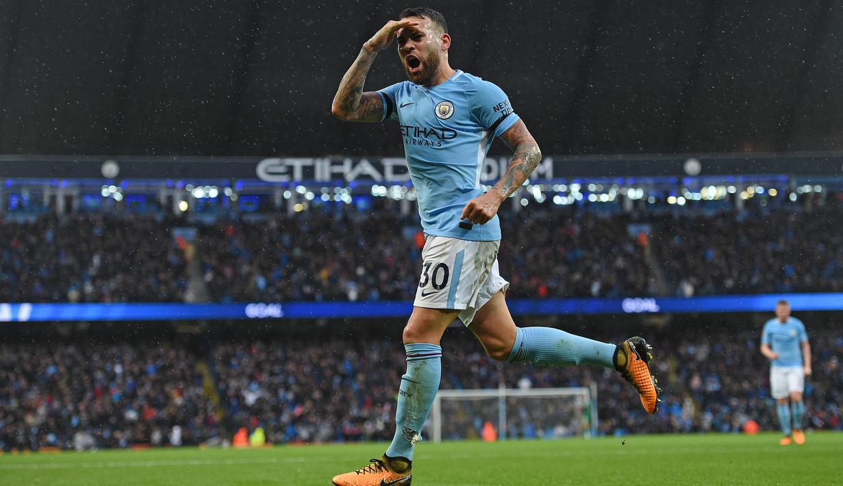 Ekspresi Bek Manchester City, Nicolas Otamendi usai membobol gawang Burnley pada laga Premier League di Etihad Stadium, Manchester, (21/10/2017). Manchester City menang 3-0. (AFP/Oli Scarff)