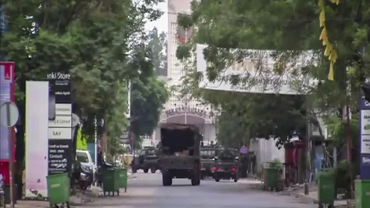 Kudeta Guinea. Truk militer dekat istana kepresidenan.