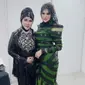 Elvy Sukaesih Jadi Kejutan, Duet Bareng Mulan Jameela Di Konser Dewa 19 Hingga Beri Kecupan Manis untuk Ahmad Dhani. (instagram.com/elvy_sukaesih)