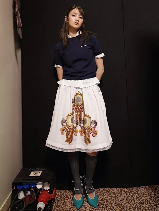 Bintang (G)I-DLE itu berjalan di panggung bersama Cara Delevingne, Alexa Chung, Willem Dafoe, dan sejumlah model cantik.  [Dok/Miu Miu dan @min.nicha].