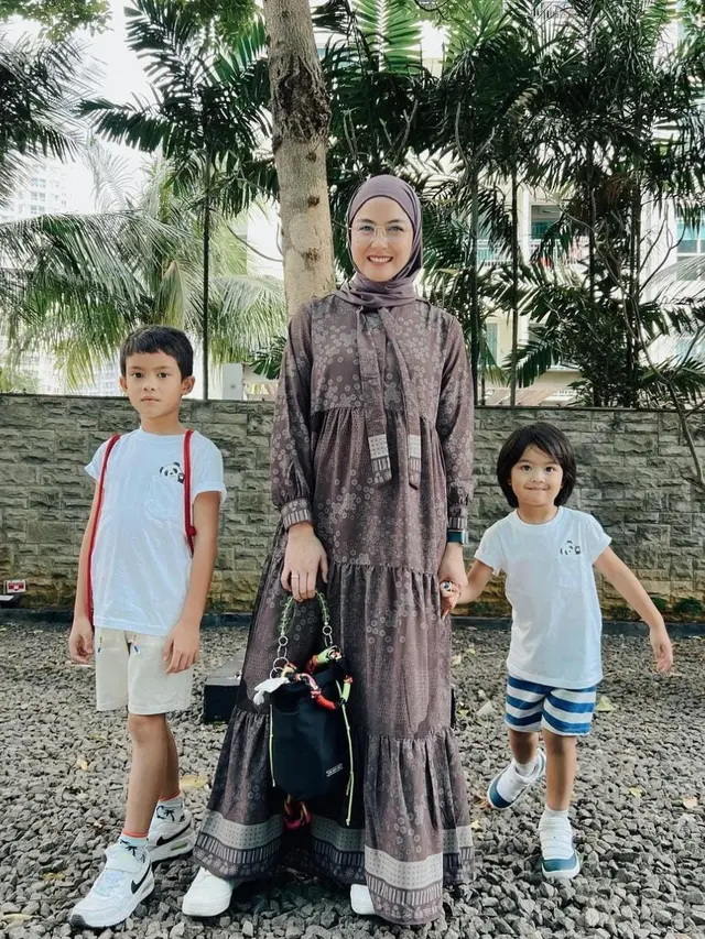 Potret Anak Laki-laki Revalina S Temat Punya Wajah Tampan