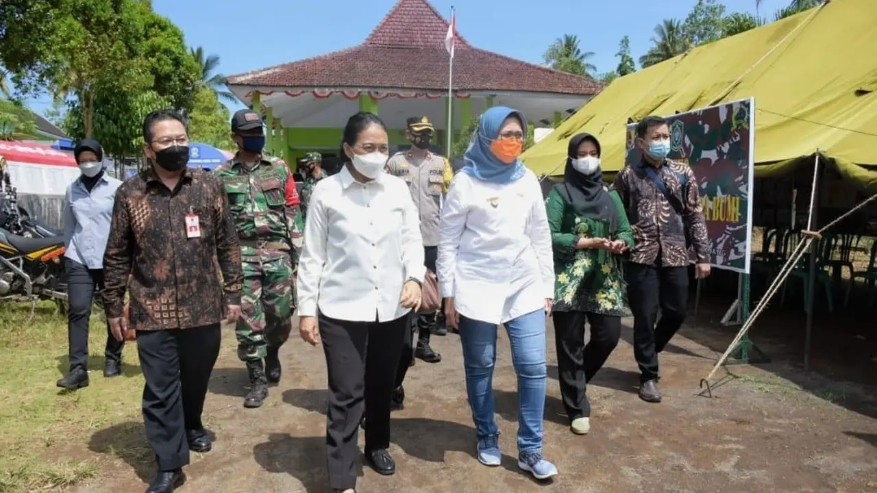 Kunjungan KemenPPPA ke daerah terdampak bencana.