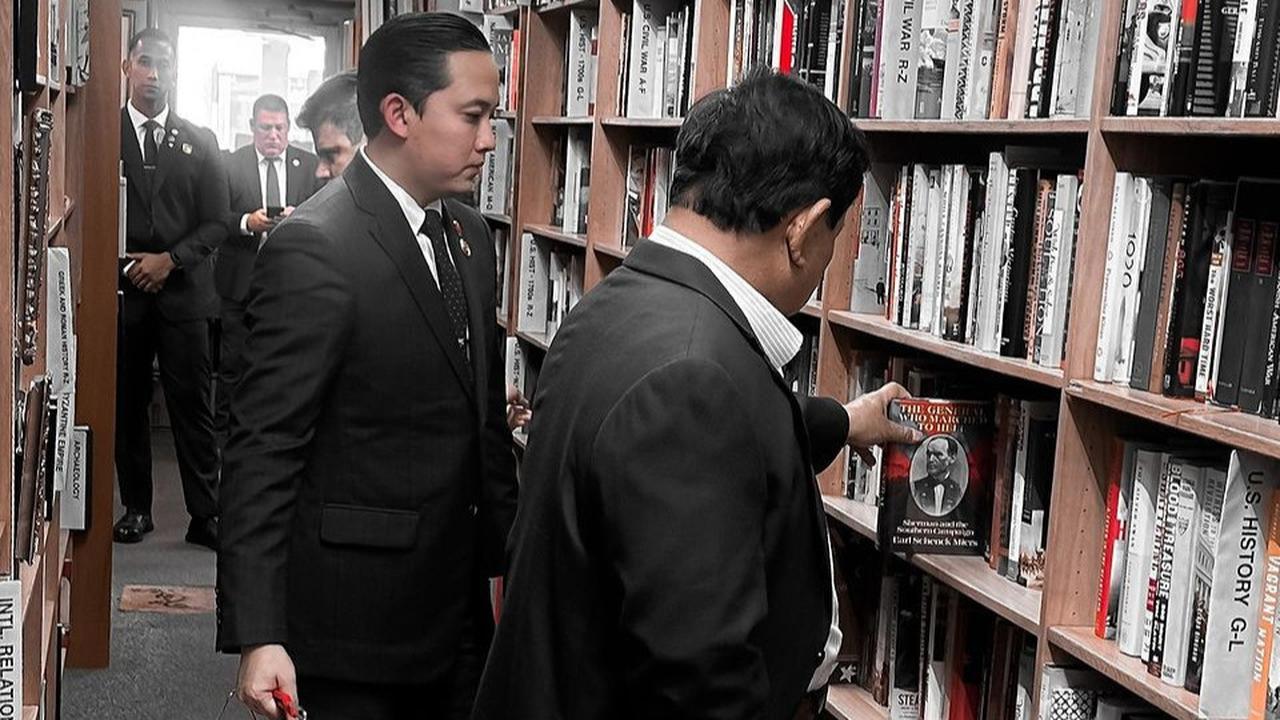 Kunker ke Amerika Serikat, Prabowo Sempatkan Diri ke Toko Buku