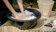 Kesalahan Merendam Pakaian yang Bikin Bau, Jangan Diulang Saat Mencuci
