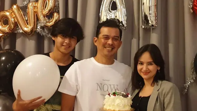 Akrab dengan Anak Sambung, Ini 6 Potret Keluarga Kecil Angelica Simperler