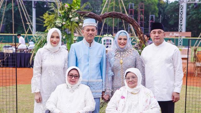 Menikah Di Lapangan Baseball Istri Mendiang Sys Ns Dapat Rekor Muri Showbiz Liputan6 Com