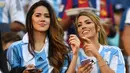 Suporter Argentina saat menyaksikan timnya berlaga melawan Chili pada ajang Copa Amerika Centenario 2016 di Stadion at Levi's, Santa Clara, Amrika Serikat, (7/6/2016) WIB. (AFP/Josh Edelson)