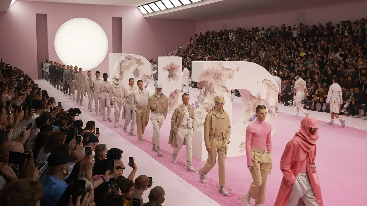 Dior Men Hadirkan Koleksi Musim Panas yang Terinspirasi dari Perjalanan Waktu