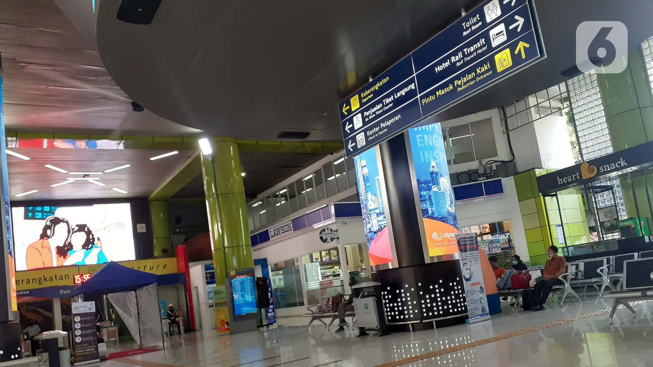 Jadwal Perjalanan Dibatalkan, Stasiun Gambir dan Pasar Senen Sepi