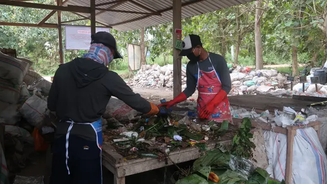 Belajar Pengelolaan Sampah Bertanggung Jawab dari Ecoranger Pantai Pulau Merah Banyuwangi
