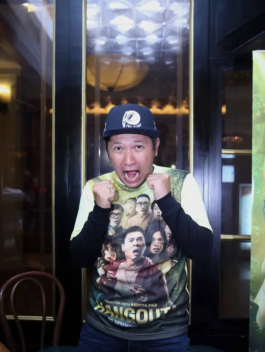 Menurut Gading, dialog di film ini dibuat sesederhana mungkin oleh sang sutradara, Raditya Dika. Jadi, dirinya tidak perlu memutar otak untuk bermain di dalamnya lantaran ia juga berdiskusi dengan pemain lain. (Nurwahyunan/Bintang.com)