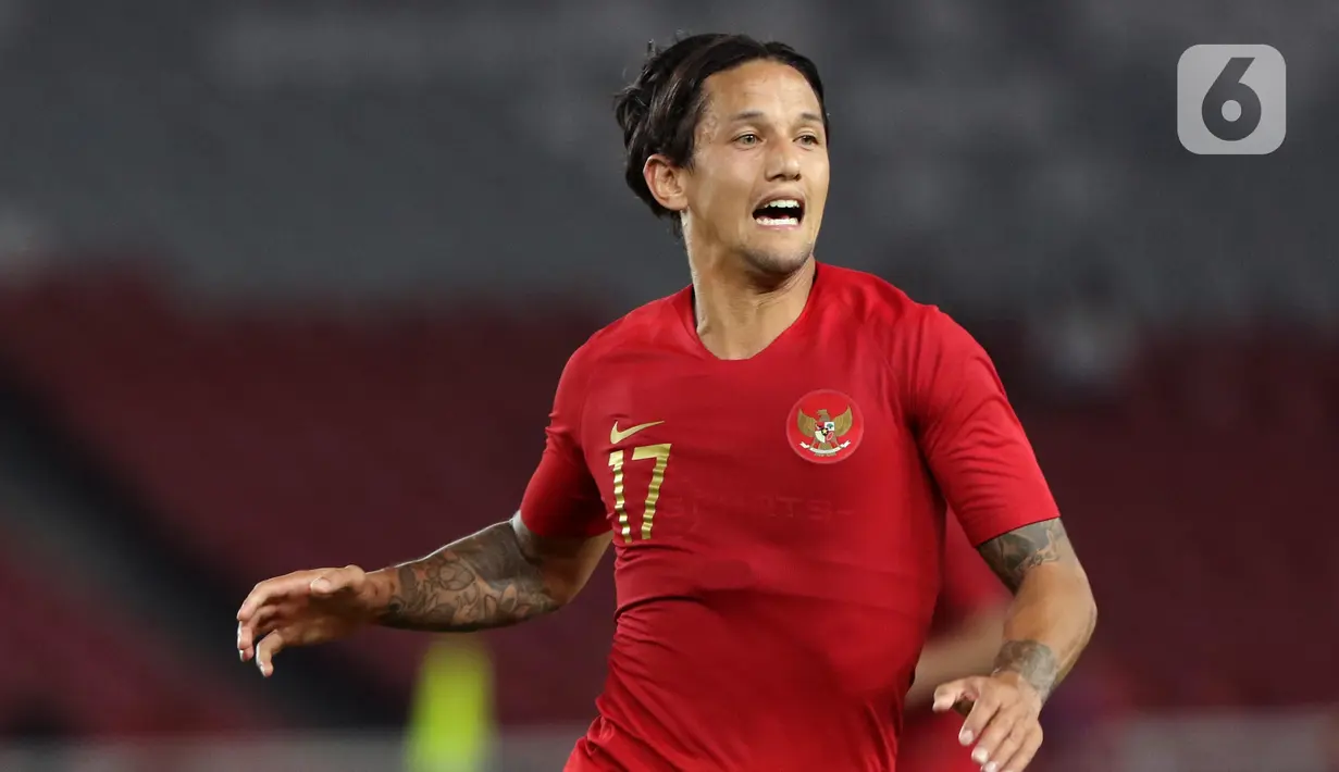 Pemain timnas Indonesia, Irfan Bachdim saat laga Penyisihan Grup G Kualifikasi Piala Dunia 2022 zona Asia di Stadion Utama Gelora Bung Karno, Jakarta, Selasa (10/9/2019). Kala itu, Indonesia kalah 0-3. (Liputan6.com/Helmi Fithriansyah)