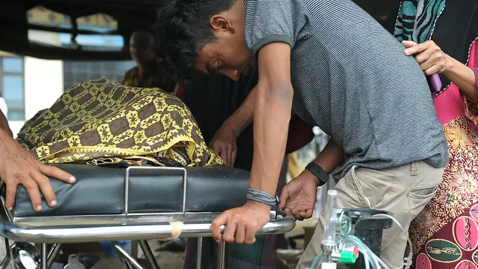 20161207-Evakuasi-Korban-Gempa-Aceh-AFP 