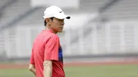 Pelatih Timnas Indonesia, Shin Tae-yong, saat sesi latihan di Stadion Madya, Jakarta, Selasa, (18/2/2020). Untuk meningkatkan performa kiper, Shin Tae-yong menambah porsi waktu latihan. (Bola.com/M Iqbal Ichsan)
