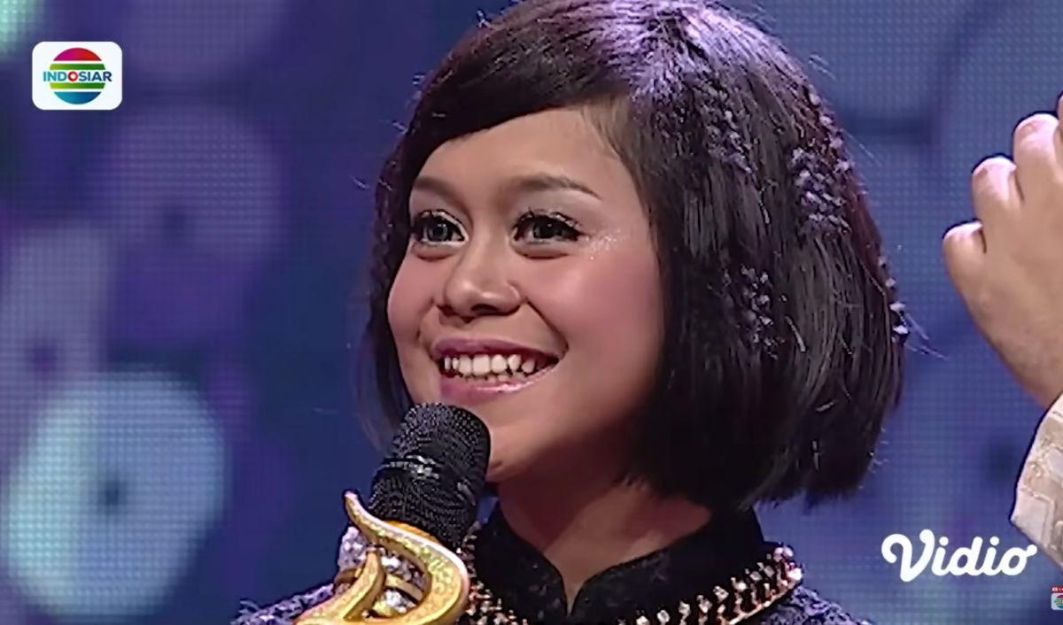 Dalam video tersebut, Lesti ditanya oleh Irfan Hakim apakah suka dengan rambut barunya. Lesti pun menjawab suka.<br>