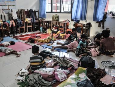 2 Hari Mengungsi di Sekolahan akibat Banjir