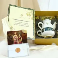 Kaesang dan Erina mempercayakan urusan suvenir pada UMKM asal Surabaya, Anaria Souvenir.