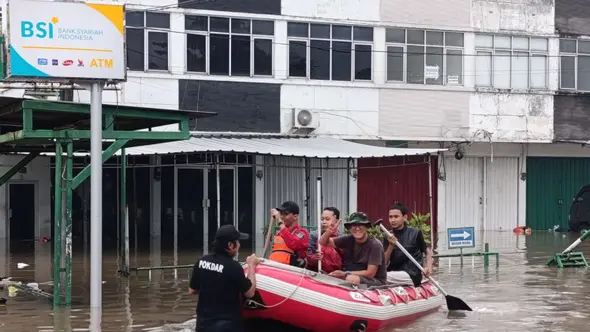 Banjir melanda di kawasan Pondok Maharta, Tangerang Selatan (Tangsel). (Foto: dokumentasi BPBD Tangsel)