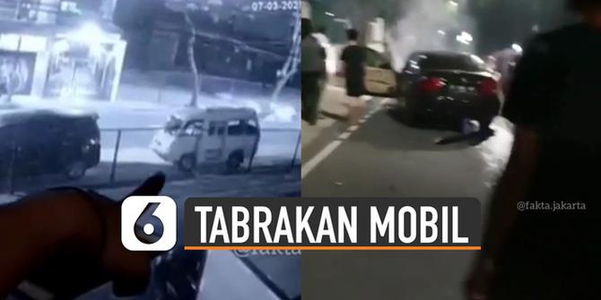 VIDEO: Ngeri, Mobil Melaju Kencang Tabrak Mobil Lain dan Sepeda Motor