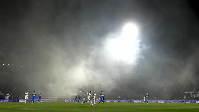 Foto: Polisi Tembakan Gas Air Mata di Laga Gimnasia Melawan Boca Juniors, 1 Orang Tewas