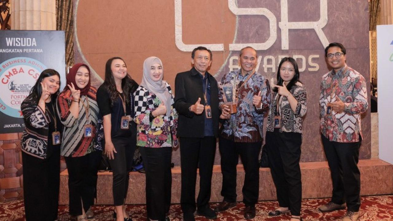 Raih Penghargaan Kategori Pemimpin Transformasi Bisnis Berkat Mengelola Bisnis Perusahaan Berkelanjutan