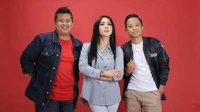 [Bintang] Lolox - Syahrini - Muhadkly Acho