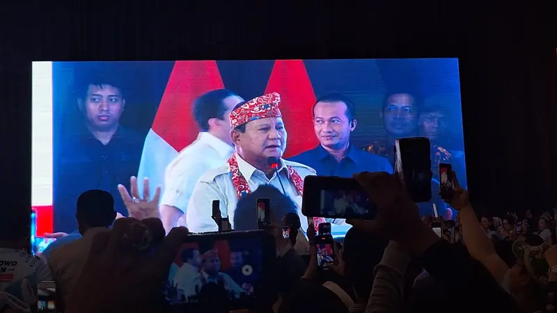 Calon presiden (capres) nomor urut 2, Prabowo Subianto, saat Konsolidasi Relawan Prabowo-Gibran di Gedung Balai Buntar, Kota Bengkulu, Kamis (11/1/2024) (Liputan6.com/Lizsa Egeham)