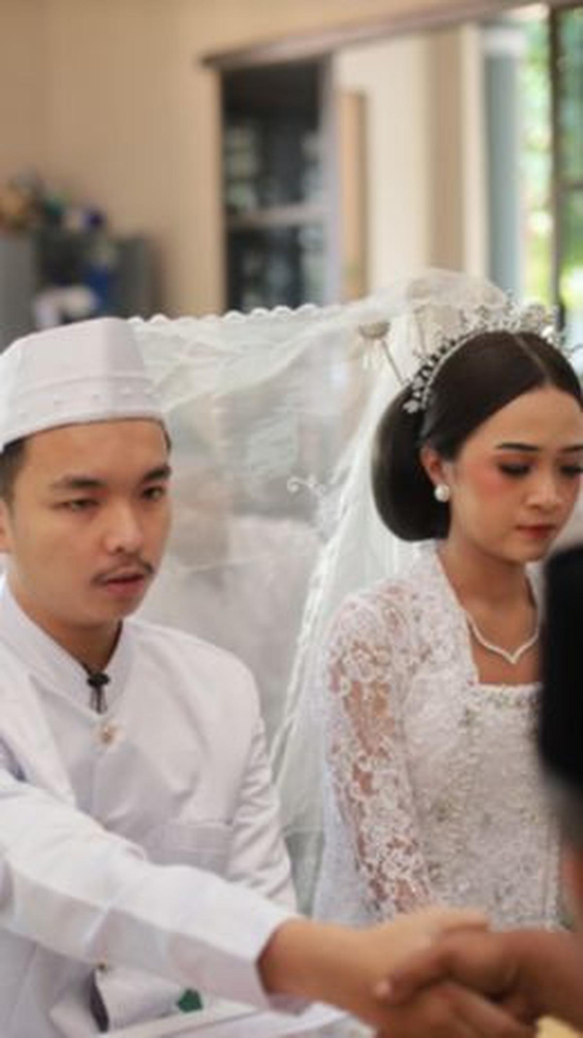 "Pemberkasan Rp200 ribu, penghulu Rp200 ribu atau seikhlasnya," tulisnya.