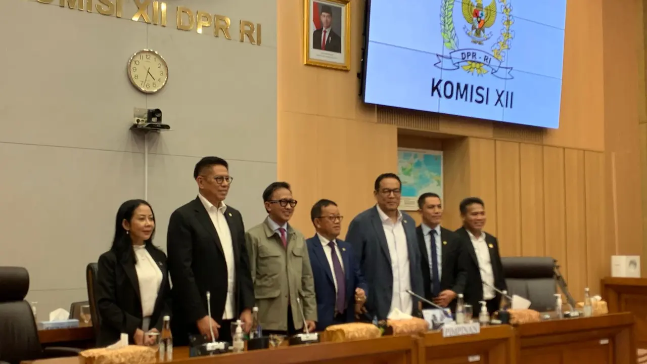 Komisi VII