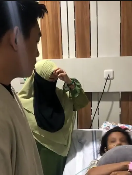 Ivan Seventeen jenguk Audrey