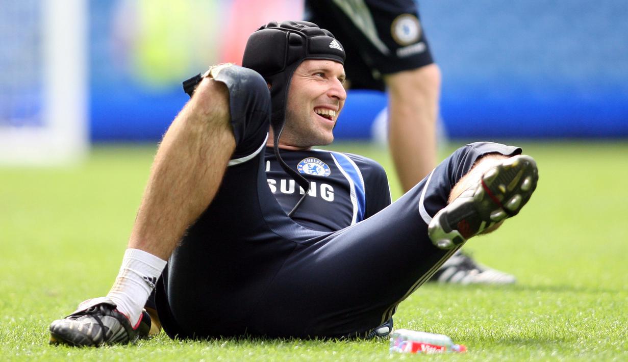 Peter Cech menjad pemain yang tampil memukau saat berada dibawah asuhan Jose Mourinho sejak bergabung bersama Chelsea tahun 2004, ketika itu usia Peter Cech 22 tahun. (AFP/Chris Ratcliffe)